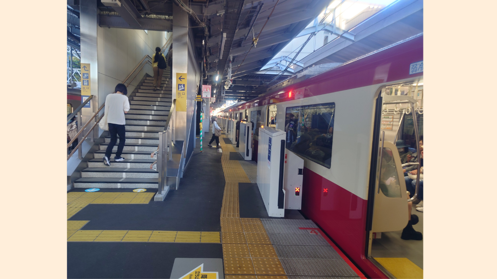 金沢八景駅 駅構内の現地