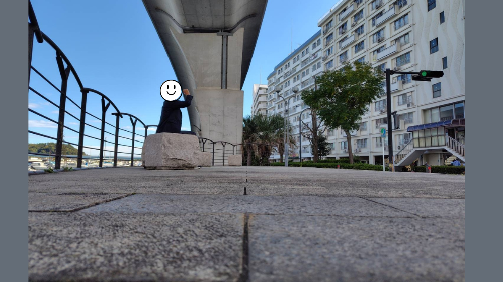 シーサイドライン下の広場 幸せスパイラル