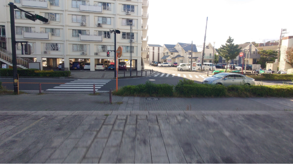 シーサイドライン下の広場 ぼっちの視界