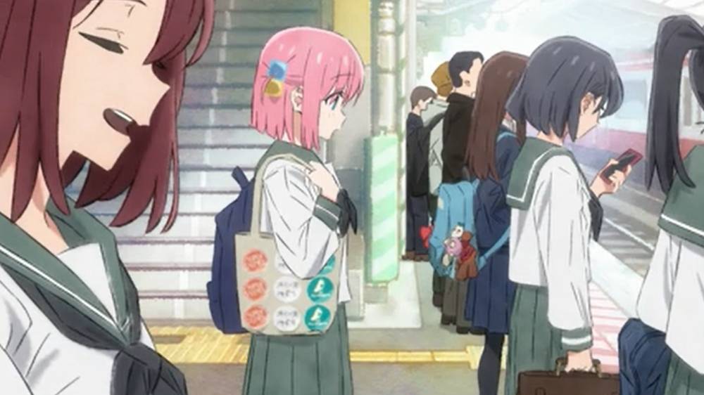 1話金沢八景駅のシーン